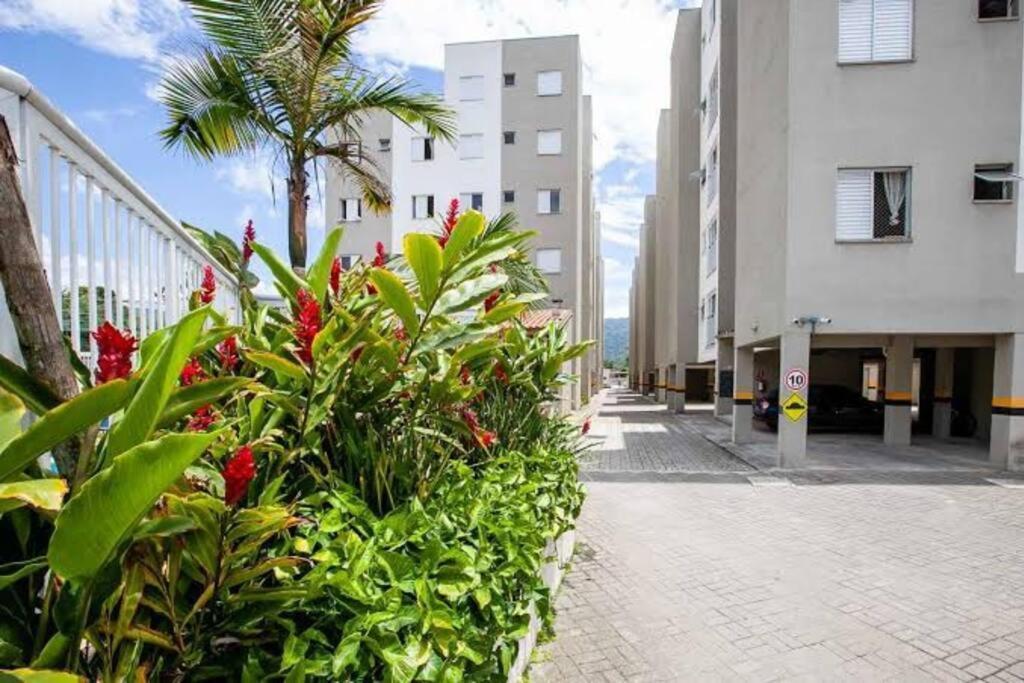 Apto Em Ubatuba Divisa Com A Praia De Itagua E Facil Acesso As Praias Fica Ao Lado Do Atacado Tenda Da Rodovia Rio Santos المظهر الخارجي الصورة
